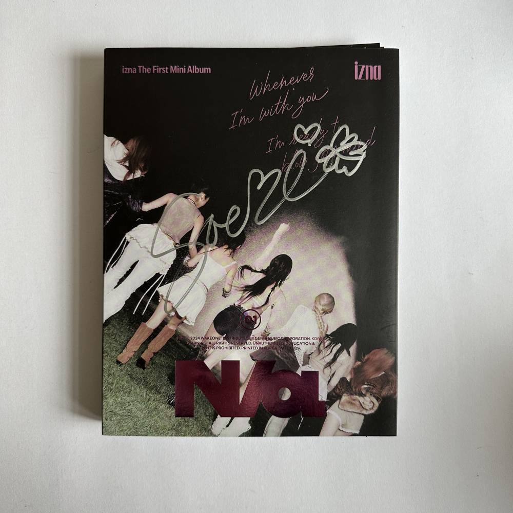 IZNA SAEBI SIGNED 1ST MINI ALBUM 'N/A' - NA VERSION